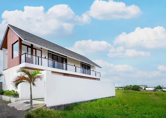Villa Peaceful Center Lux 3br With Pool & Ricefield View, Walk To Cafes & 5 Min Bike To
