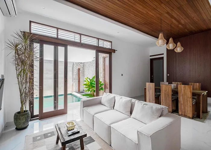 Villa Peaceful Center Lux 3br With Pool & Ricefield View, Walk To Cafes & 5 Min Bike To Canggu (Bali)