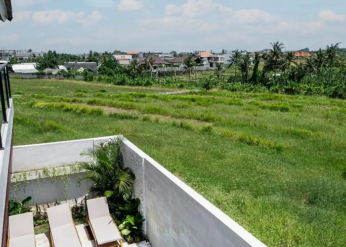 Villa Peaceful Center Lux 3br With Pool & Ricefield View, Walk To Cafes & 5 Min Bike To Canggu (Bali)