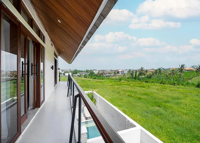 Peaceful Center Lux 3br With Pool & Ricefield View, Walk To Cafes & 5 Min Bike To Villa *