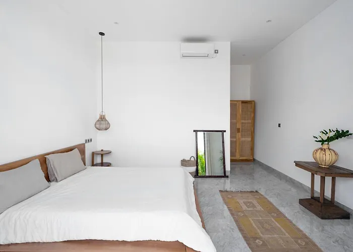 Peaceful Center Lux 3br With Pool & Ricefield View, Walk To Cafes & 5 Min Bike To * Canggu (Bali)