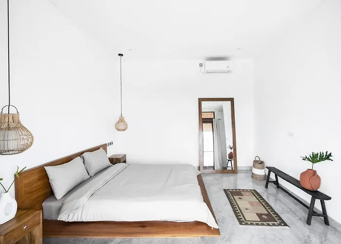 Peaceful Center Lux 3br With Pool & Ricefield View, Walk To Cafes & 5 Min Bike To Canggu (Bali)