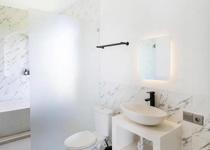 Peaceful Center Lux 3br With Pool & Ricefield View, Walk To Cafes & 5 Min Bike To *