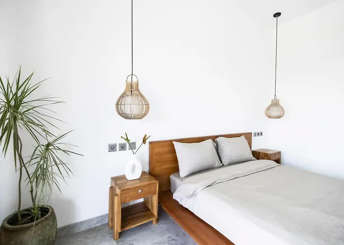 Peaceful Center Lux 3br With Pool & Ricefield View, Walk To Cafes & 5 Min Bike To * Canggu (Bali)