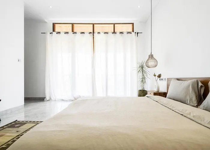 Peaceful Center Lux 3br With Pool & Ricefield View, Walk To Cafes & 5 Min Bike To Canggu (Bali)