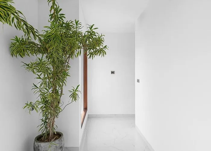Peaceful Center Lux 3br With Pool & Ricefield View, Walk To Cafes & 5 Min Bike To * Canggu (Bali)