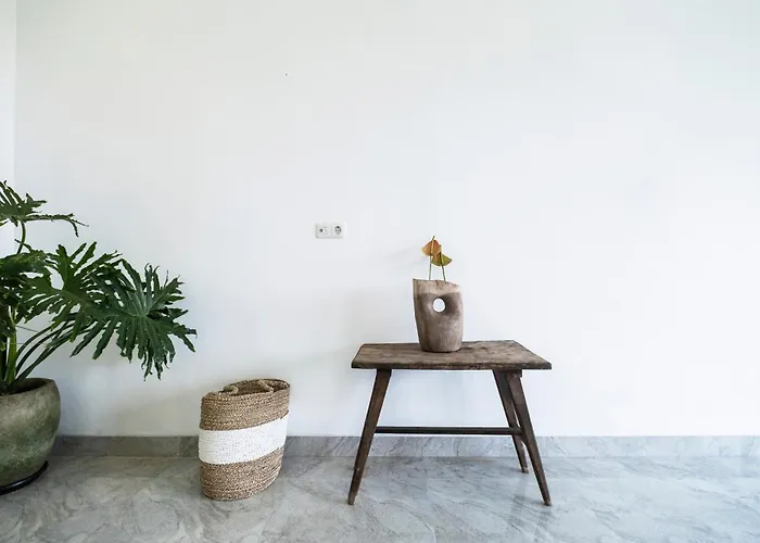 Peaceful Center Lux 3br With Pool & Ricefield View, Walk To Cafes & 5 Min Bike To Villa